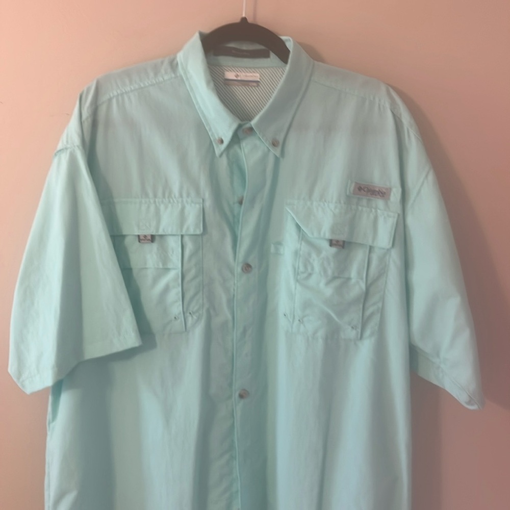 Columbia Men’s fishing/boating/beach shirt. Size Large. Lightweight green